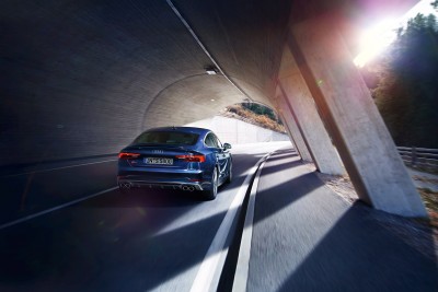Audi S5 Sportback Heckansicht Tunnel