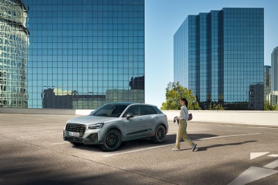 Audi Q2 Frontansicht und Seitenansicht