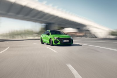 Audi RS 3 Limousine Frontansicht grün
