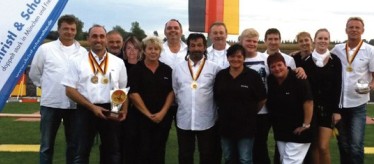 Gold für Freisinger Mitarbeiter bei deutscher Meisterschaft im Hufeisenwerfen