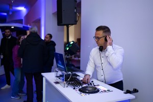 DJ München am DJ Pult auf der Veranstaltung